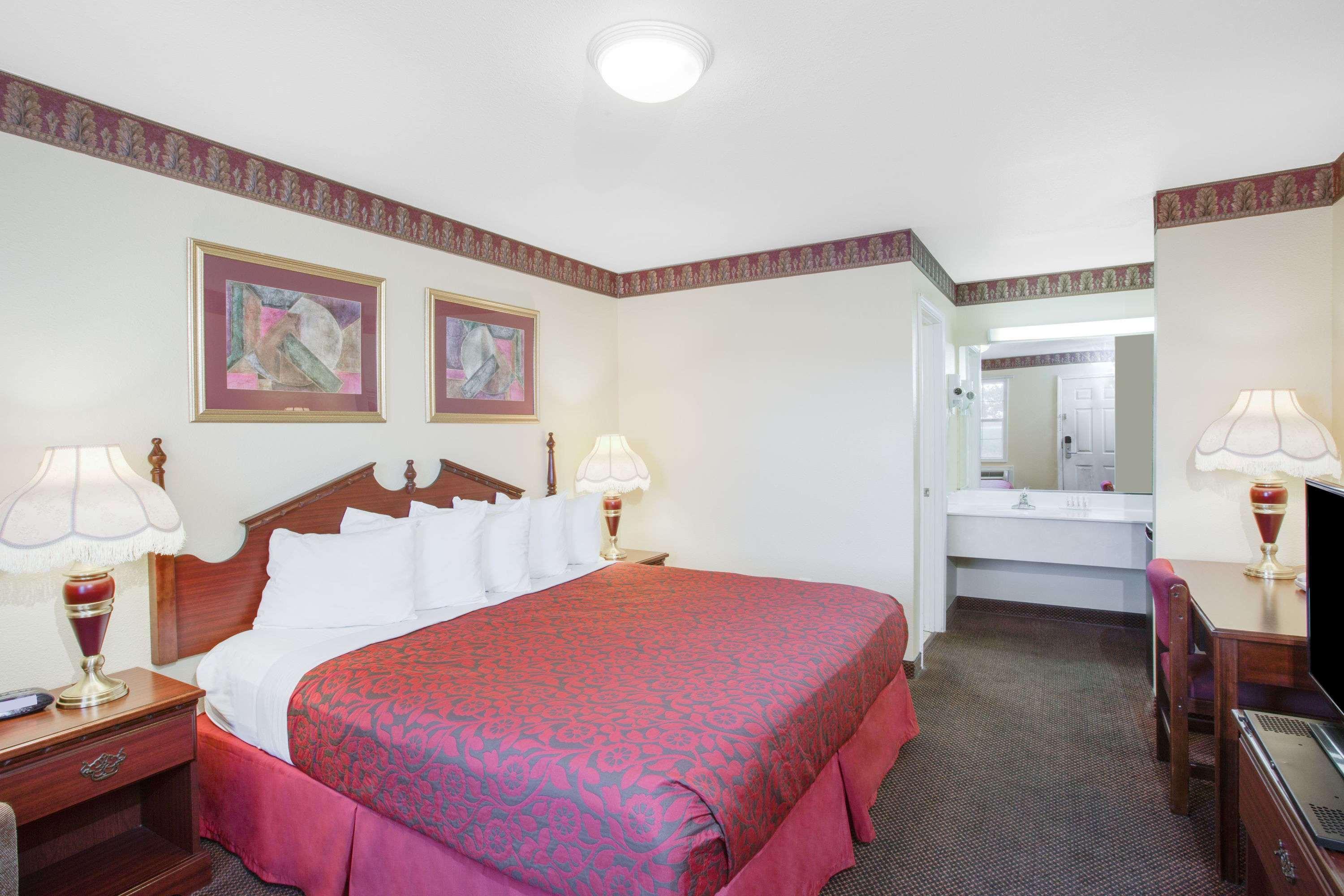 Days Inn by Wyndham Trumann AR Bagian luar foto