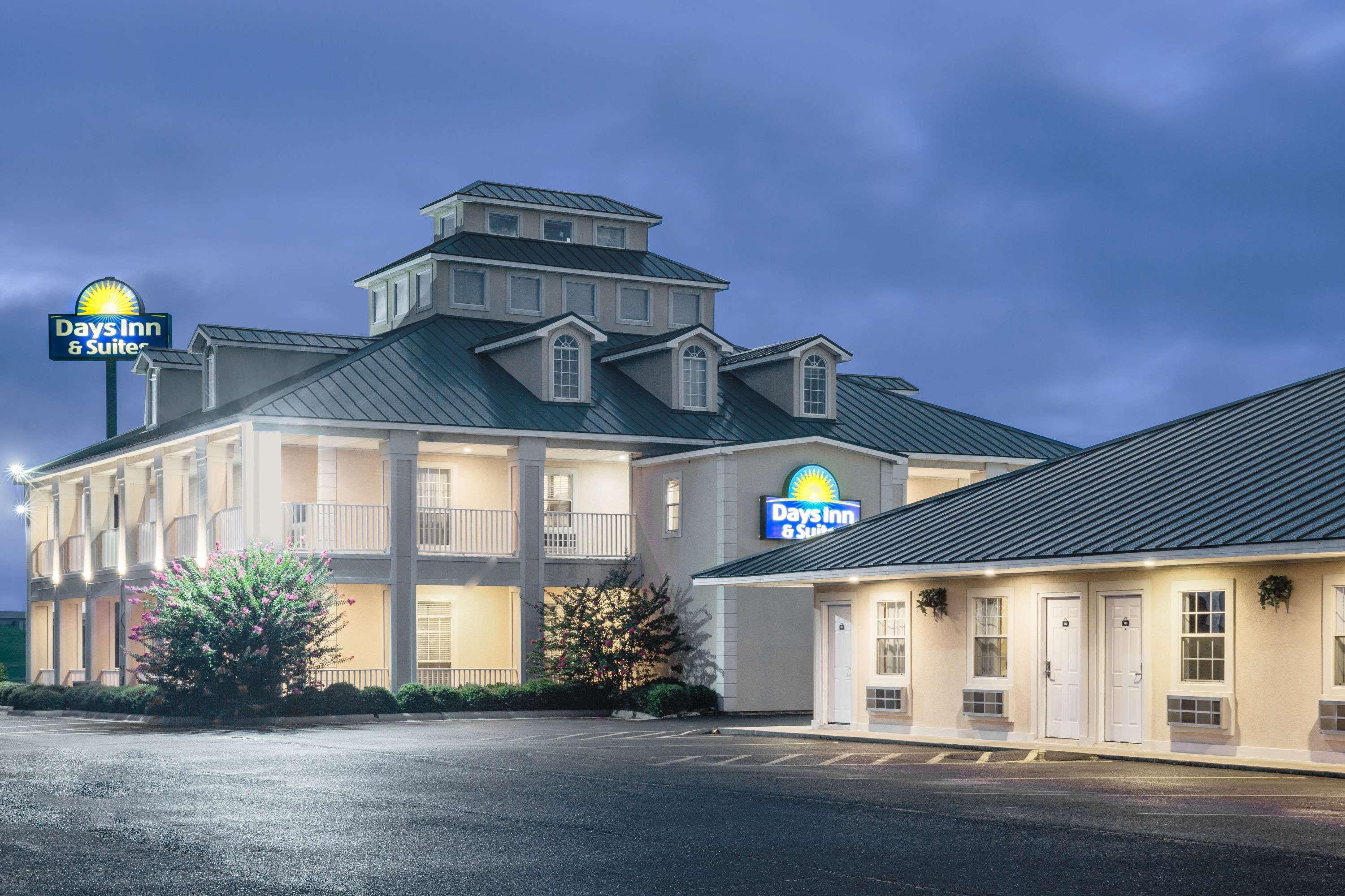 Days Inn by Wyndham Trumann AR Bagian luar foto