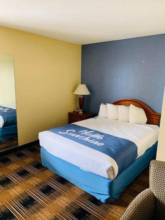 Days Inn by Wyndham Trumann AR Bagian luar foto